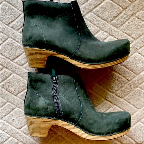 Dansko Shoes - Dansko Boots, excellent condition. Olive green.